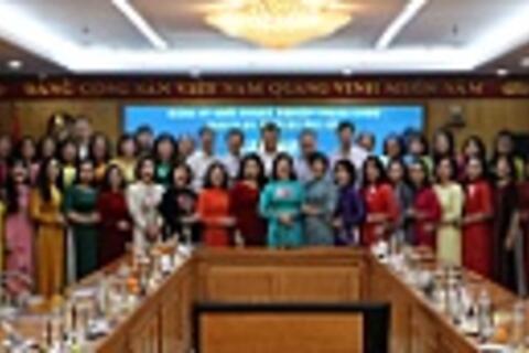 Gặp mặt cán bộ, chuyên viên, nhân viên nữ Cơ quan Đảng uỷ Khối nhân kỷ niệm Ngày quốc tế Phụ nữ 8/3