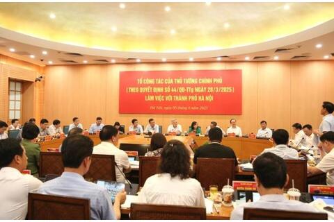 Phó Thủ tướng Thường trực Chính phủ Nguyễn Hòa Bình làm việc với TP Hà Nội về...