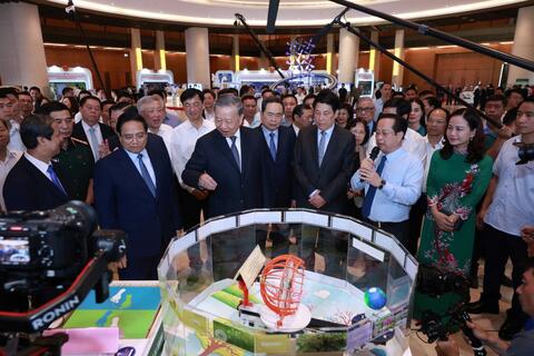 Ảnh: Hội nghị toàn quốc quán triệt, triển khai thực hiện 4 Nghị quyết của Bộ Chính trị