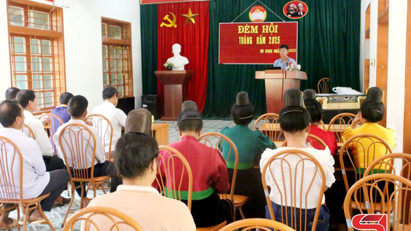 Chi bộ bản Bo Xanh học tập và làm theo Bác