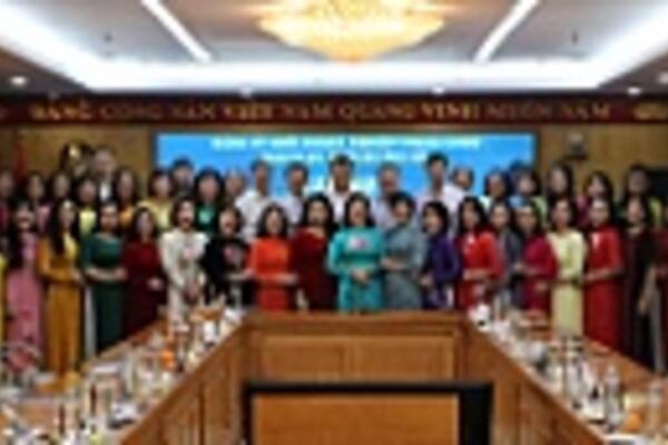 Gặp mặt cán bộ, chuyên viên, nhân viên nữ Cơ quan Đảng uỷ Khối nhân kỷ niệm Ngày quốc tế Phụ nữ 8/3