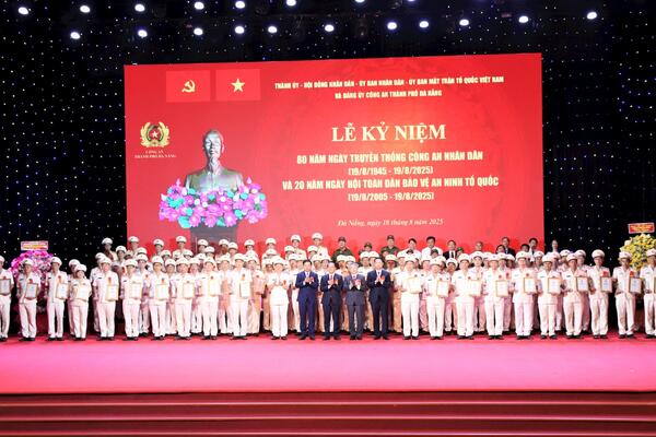 Phát huy vai trò nòng cốt, "lá chắn" và "thanh kiếm" bảo vệ chế độ, bảo vệ nhân dân của lực lượng Công an nhân dân