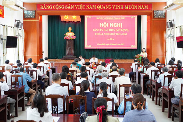 Phường Phong Điền quán triệt một số văn bản mới của Trung ương, Thành ủy