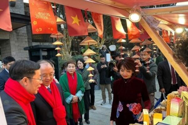Quảng bá văn hóa, ẩm thực và sản phẩm Việt Nam tại Hội chợ quốc tế mùa Xuân Trùng Khánh, Trung Quốc