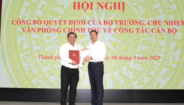 Trao Quyết định bổ nhiệm lãnh đạo Hội trường Thống Nhất và Cục Quản trị - Tài vụ
