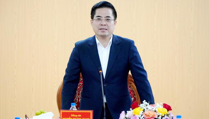 Chủ tịch UBND tỉnh Nguyễn Hoàng Giang thăm, động viên các đơn vị khóa sổ quyết toán năm 2025