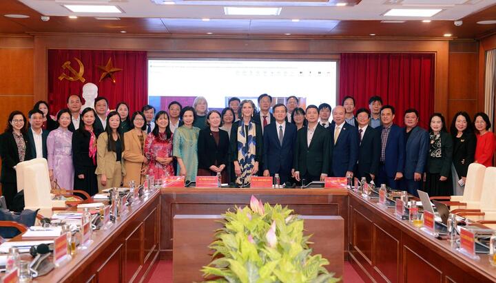 Hội nghị tư vấn khoa học "Tăng cường sự tham gia lãnh đạo, quản lý của cán bộ nữ trong kỷ nguyên phát triển mới: Kinh nghiệm từ tỉnh Tuyên Quang và Vĩnh Long"