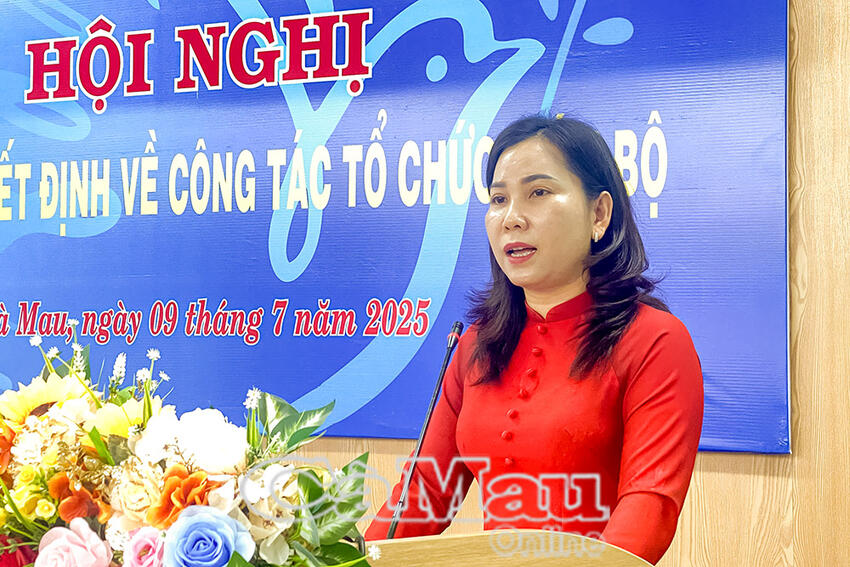 Công bố các quyết định về công tác tổ chức và cán bộ