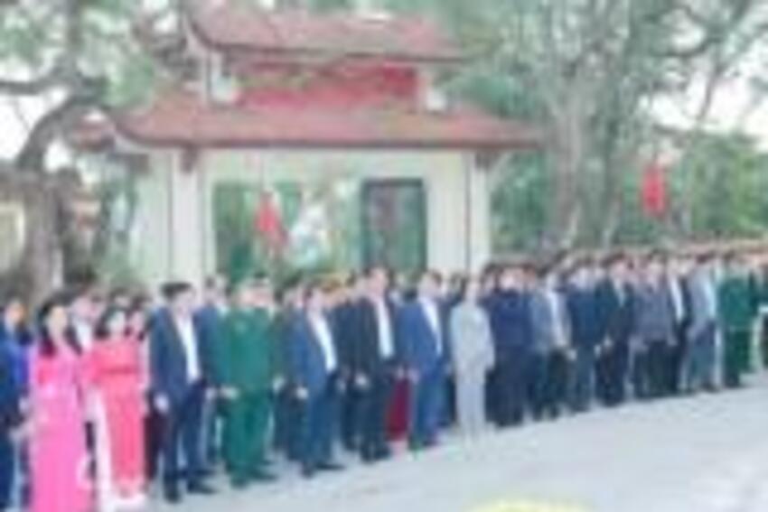 Phó Bí thư Tỉnh ủy, Chủ tịch Ủy ban MTTQ tỉnh Trịnh Tuấn Sinh thăm, tặng quà Tết tại các phường...