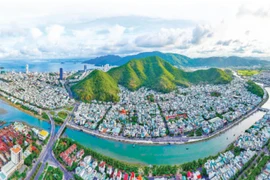 Vì những mục tiêu trăm năm