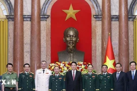 Chủ tịch nước trao quyết định thăng quân hàm cho sỹ quan Quân đội và Công an