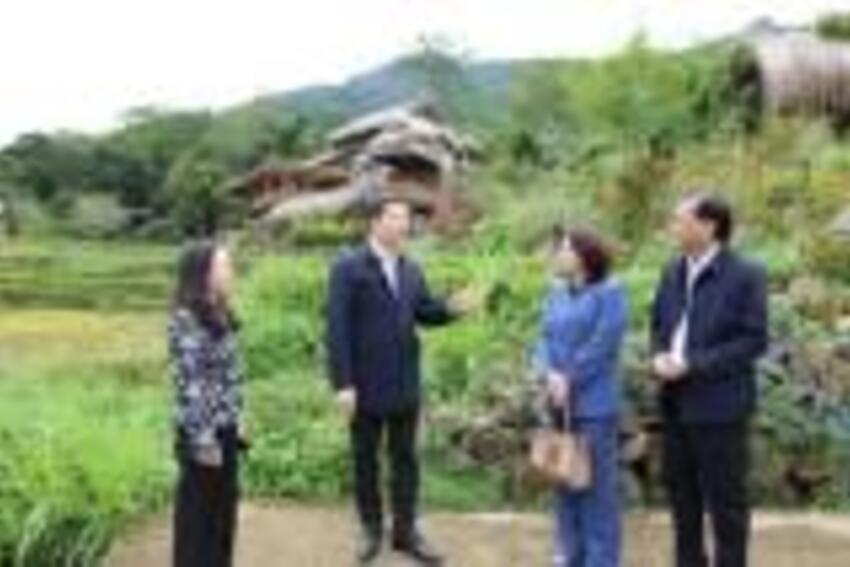 Phó Bí thư Thường trực Tỉnh ủy Nguyễn Hồng Phong thăm, làm việc tại xã Pù Luông