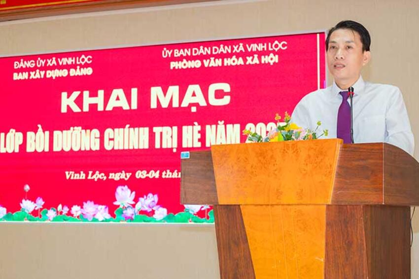 Vinh Lộc: Bồi dưỡng chính trị hè năm 2025 cho đội ngũ cán bộ quản lý, giáo viên, nhân viên các trường học trên địa ...