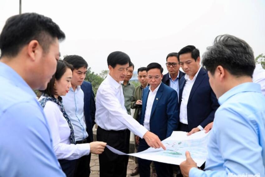 Bí thư Thành ủy Hà Nội Nguyễn Duy Ngọc kiểm tra công tác chuẩn bị Tết và các dự án của thành phố