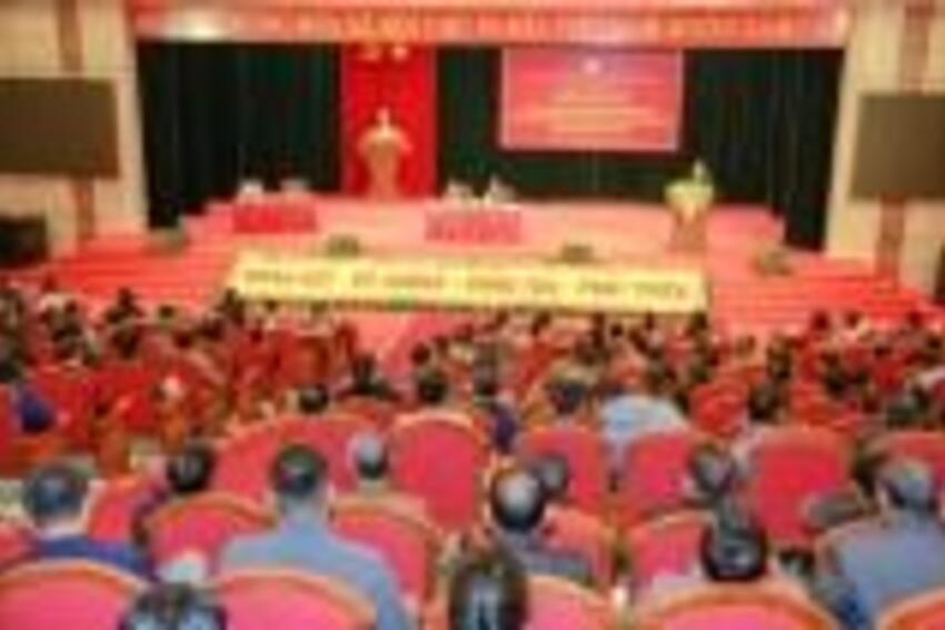 Phó Bí thư Tỉnh ủy, Chủ tịch Ủy ban MTTQ tỉnh Trịnh Tuấn Sinh tiếp xúc cử tri Sầm Sơn