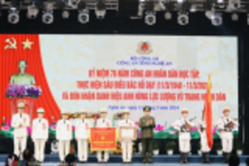 Công an Nghệ An: Kỷ niệm 76 năm CAND học tập, thực hiện Sáu điều Bác Hồ dạy và đón nhận danh hiệu Anh hùng lực lượng vũ trang nhân dân
