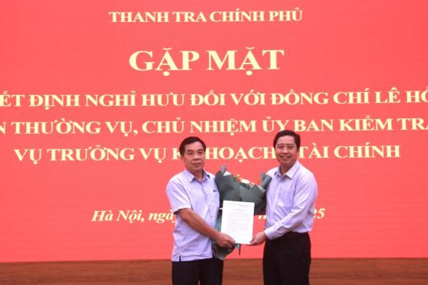 Thanh tra Chính phủ trao quyết định nghỉ hưu đối với đồng chí Lê Hồng Lĩnh
