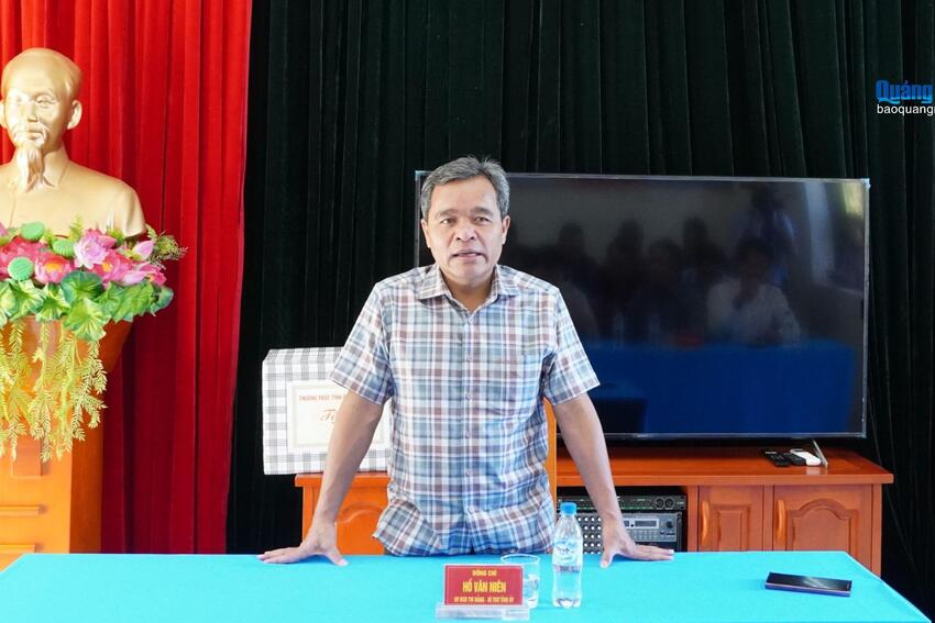 Bí thư Tỉnh ủy Hồ Văn Niên thăm, làm việc với các đơn vị lực lượng vũ trang tại đặc khu Lý Sơn