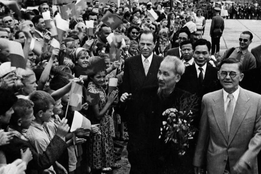 Chủ tịch Hồ Chí Minh - vị lãnh tụ vĩ đại của phong trào cách mạng thế giới