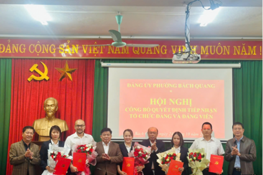 Đảng ủy phường Bách Quang tiếp nhận tổ chức đảng và đảng viên của Công ty CP Đầu tư và Thương mại TNG Sông Công