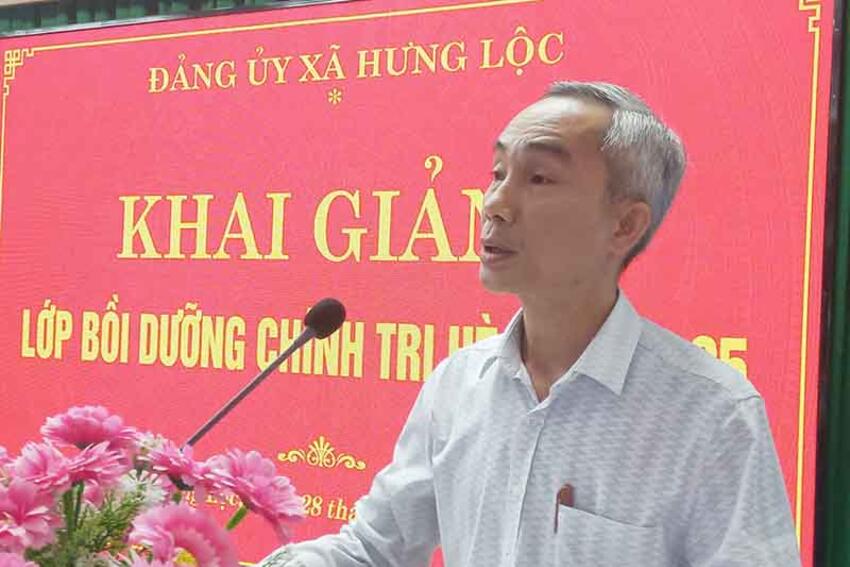 Hưng Lộc: Hơn 400 cán bộ quản lý, giáo viên tham gia bồi dưỡng chính trị hè
