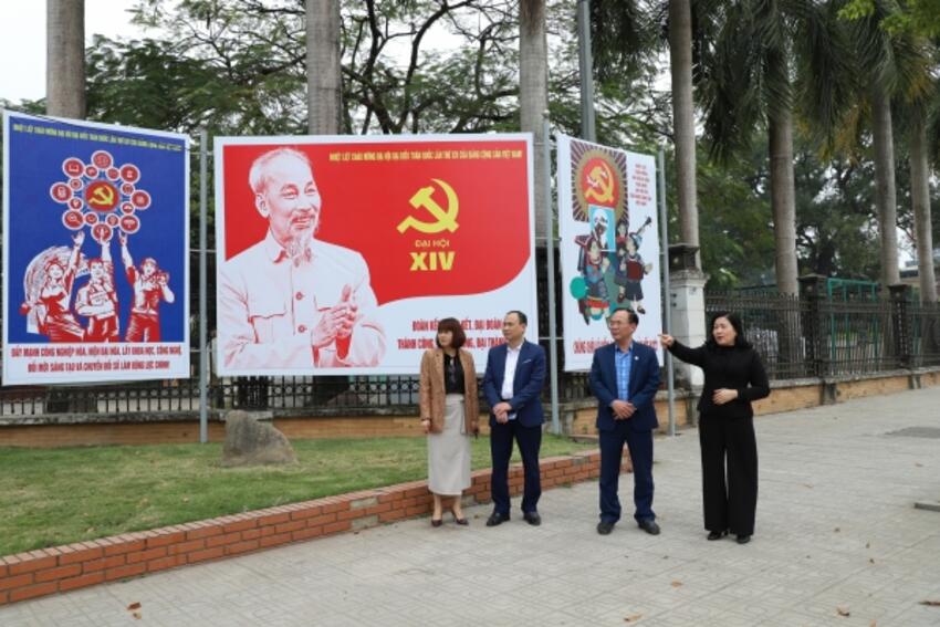 Kiểm tra công tác tuyên truyền trực quan Đại hội XIV của Đảng
