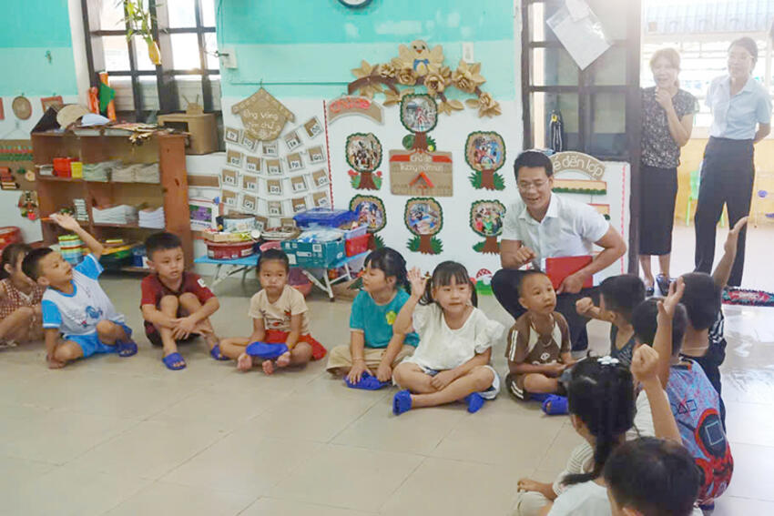 Phường Hóa Châu: Thường trực Đảng ủy kiểm tra công tác chuẩn bị cho lễ khai giảng năm học mới 2025 - 2026