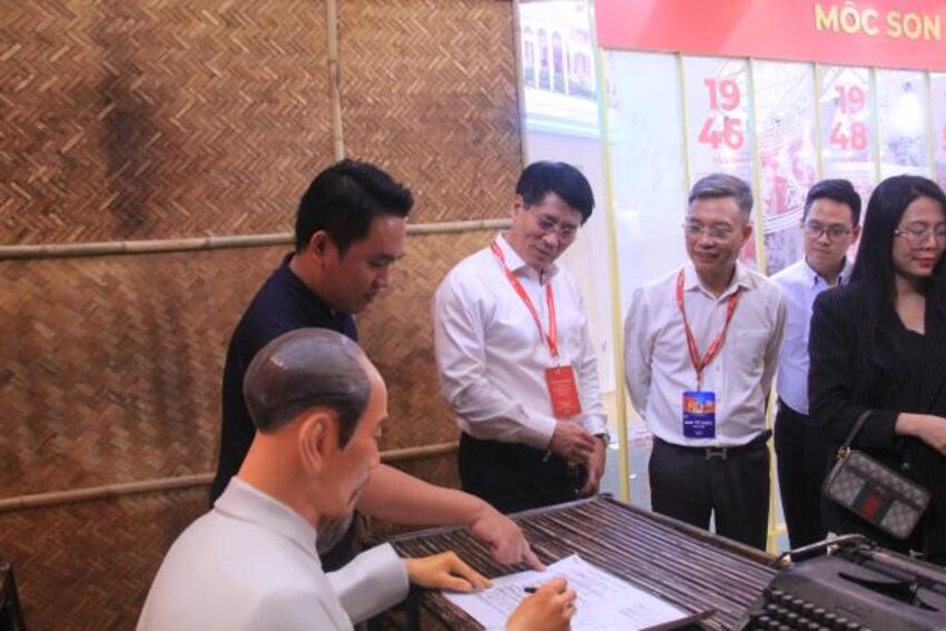 Phó Tổng Thanh tra Chính phủ Lê Sỹ Bảy kiểm tra tiến độ thực hiện Triển lãm...