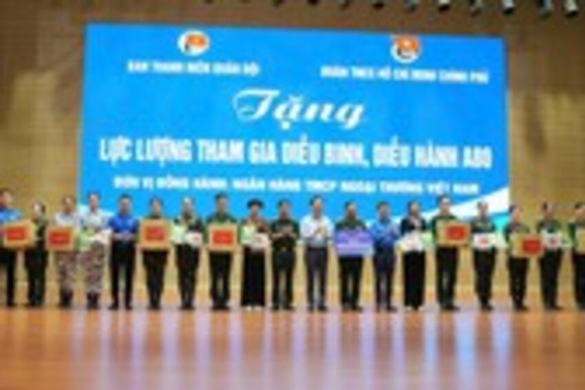 Đoàn Thanh niên Chính phủ thăm, động viên lực lượng diễu binh, diễu hành dịp kỷ niệm 80 năm Ngày Quốc khánh