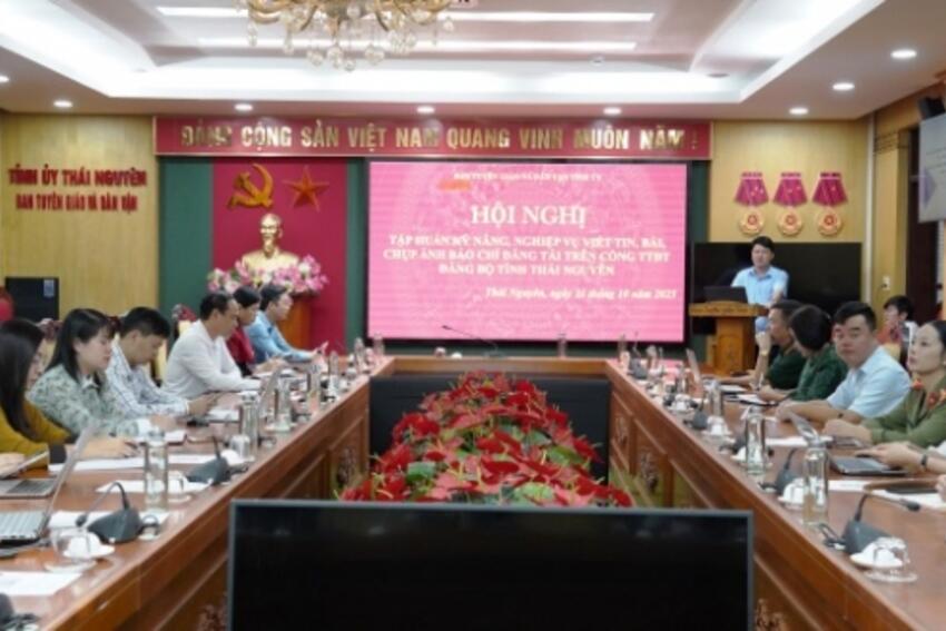 Tiếp tục nâng cao chất lượng tin, bài, ảnh đăng tải trên Cổng TTĐT Đảng bộ tỉnh Thái Nguyên