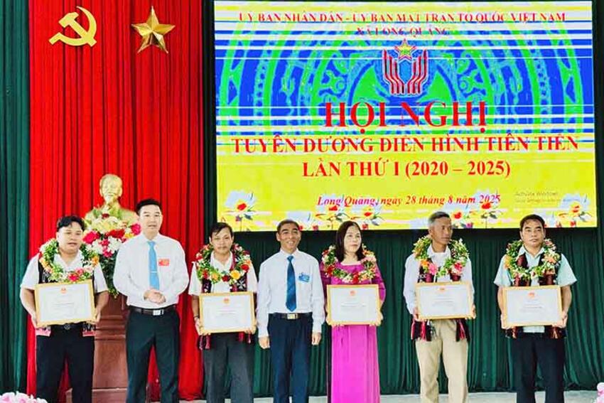 Long Quảng: Tuyên dương 8 tập thể và 18 cá nhân điển hình tiên tiến tại hội nghị tuyên dương gương điển hình tiên tiến ...