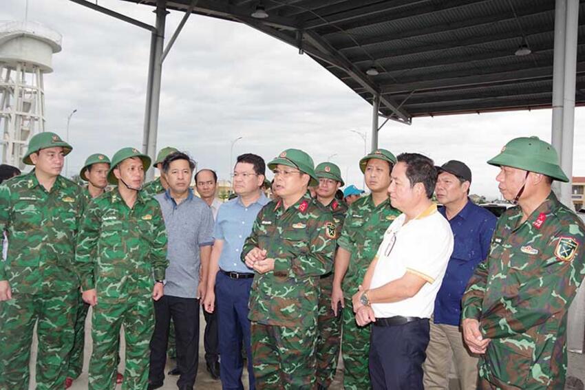 Kiểm tra chỉ đạo công tác ứng phó với bão số 5 trên địa bàn thành phố Huế