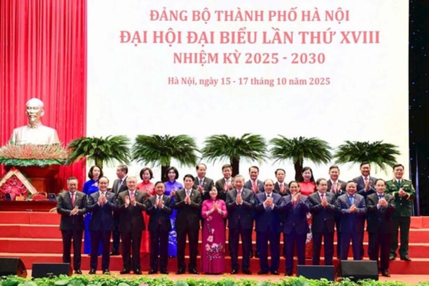 Xây dựng đội ngũ cán bộ có trí tuệ, bản lĩnh và tinh thần dấn thân: Kết tinh ý Đảng, hội tụ lòng dân