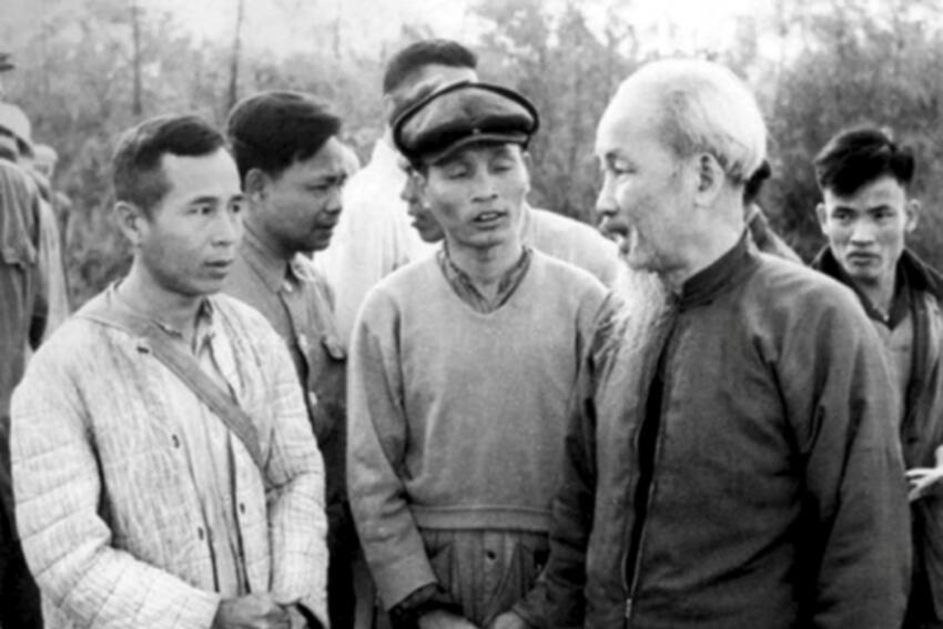 Xây dựng đội ngũ cán bộ đủ phẩm chất, năng lực và uy tín theo tư tưởng Hồ Chí Minh đáp ứng yêu cầu phát triển đất nước trong kỷ nguyên mới