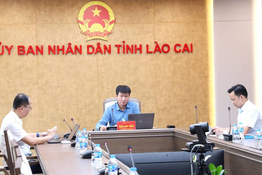 Chủ tịch UBND tỉnh Trần Huy Tuấn tiếp công dân trực tuyến định kỳ tháng 8/2025