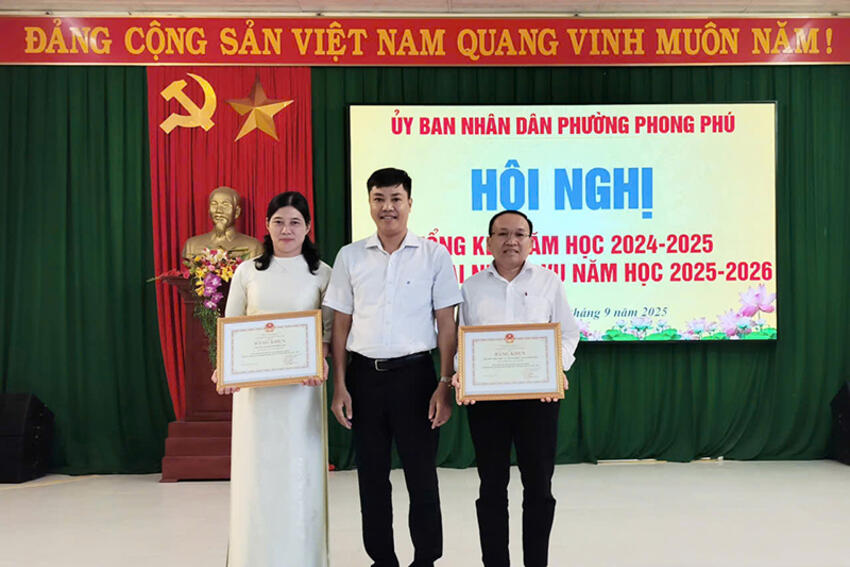 Phường Phong Phú: Thường trực Đảng ủy dự Hội nghị tổng kết năm học 2024 - 2025, triển khai nhiệm vụ năm học 2025 - ...
