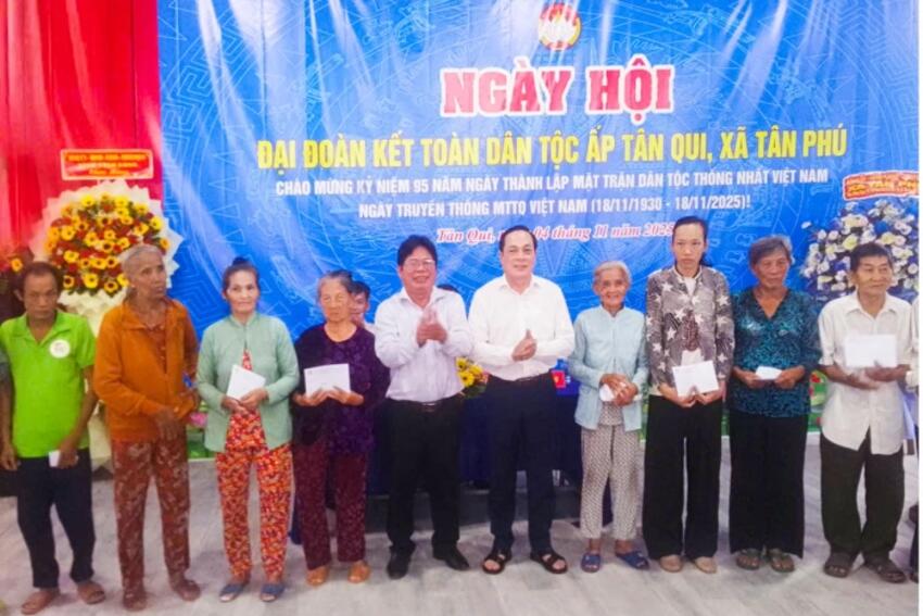 Ngày hội “Đại đoàn kết toàn dân tộc” ấp Tân Qui, xã Tân Phú