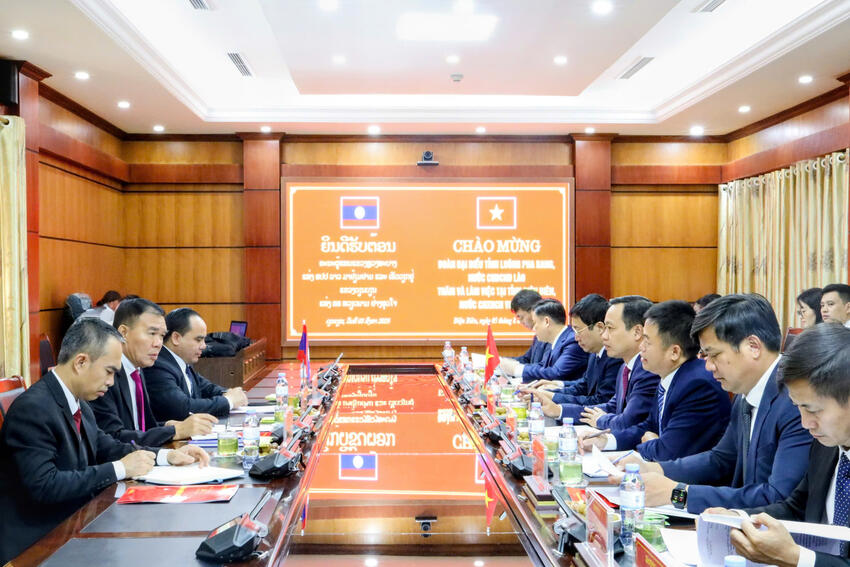 Đồng chí Trần Tiến Dũng, Phó Bí thư Tỉnh uỷ làm việc với Đoàn đại biểu tỉnh Luông-pha-bang, Lào