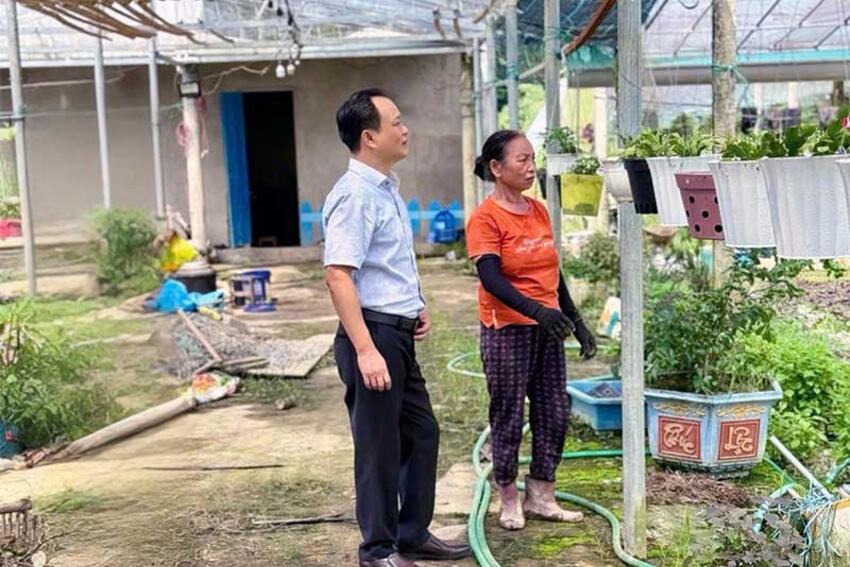A Lưới 2: Bí thư Đảng xã thăm các mô hình kinh tế trên địa bàn