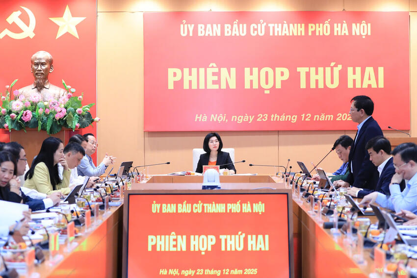 Chủ tịch Ủy ban Bầu cử thành phố Hà Nội Phùng Thị Hồng Hà: Công tác tuyên truyền về bầu cử phải đẩy mạnh, lồng ghép với dịp đón năm mới