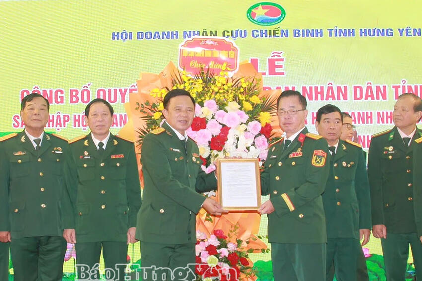 Công bố Quyết định sáp nhập, thành lập Hội Doanh nhân CCB tỉnh Hưng Yên