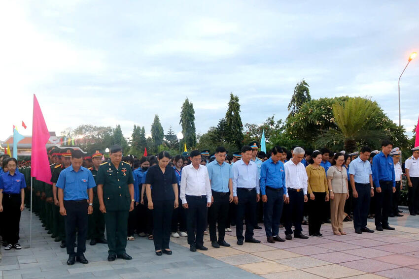Tuổi trẻ Đắk Lắk thành kính nghiêng mình trước anh linh các anh hùng liệt sĩ