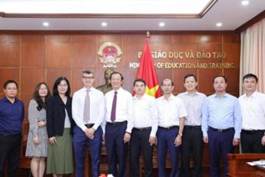 Thứ trưởng Thường trực Phạm Ngọc Thưởng làm việc với UNESCO Việt Nam
