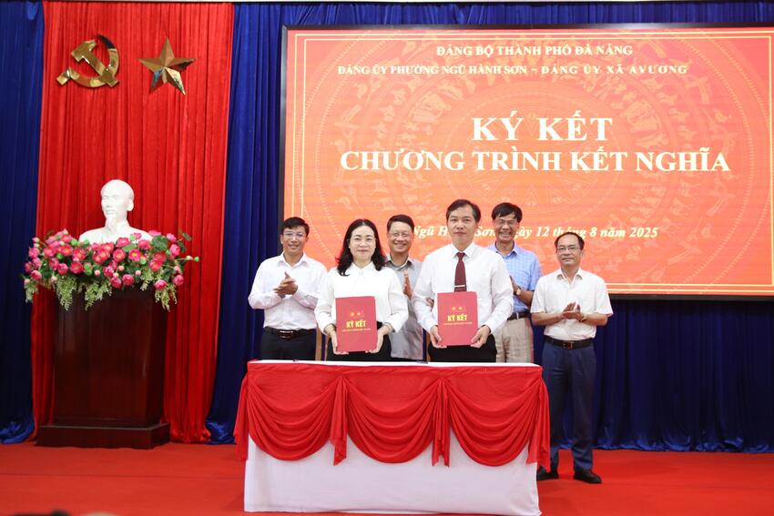 Phường Ngũ Hành Sơn và xã Avương ký kết hợp tác phát triển