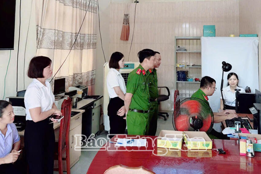 Hưng Yên “tăng tốc” ngày đêm cấp đổi thẻ đảng viên điện tử