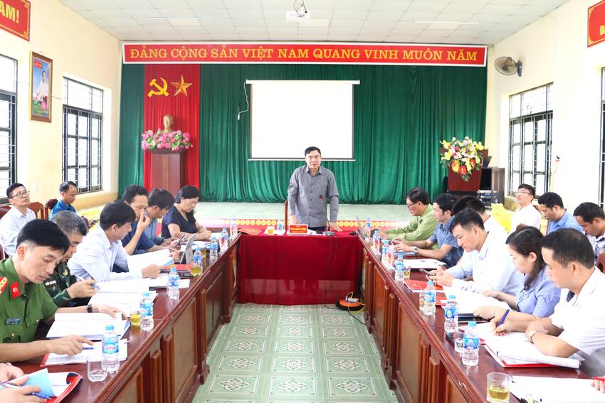 Đồng chí Bí thư Tỉnh ủy và Đoàn công tác thăm, làm việc tại xã Xa Dung