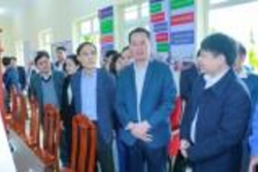 Phó Bí thư Tỉnh ủy, Chủ tịch Ủy ban MTTQ tỉnh Trịnh Tuấn Sinh thăm, làm việc với các xã Thạch...