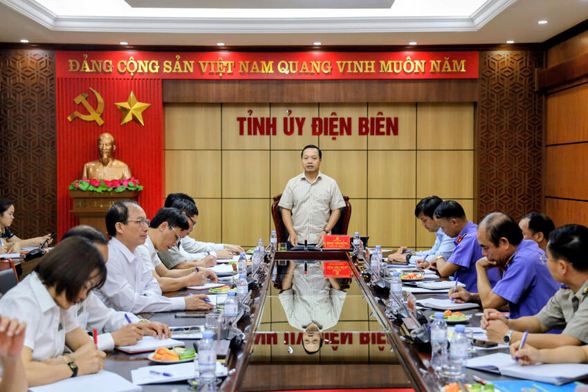 Đồng chí Trần Tiến Dũng, Phó Bí thư Tỉnh ủy làm việc với các cơ quan tư pháp tỉnh