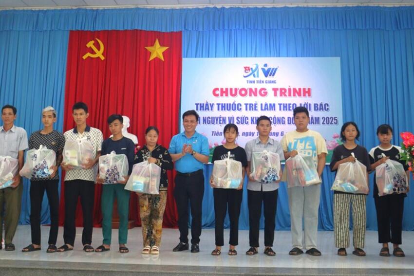 Tiền Giang: Thiết thực chương trình Thầy thuốc trẻ làm theo lời Bác năm 2025