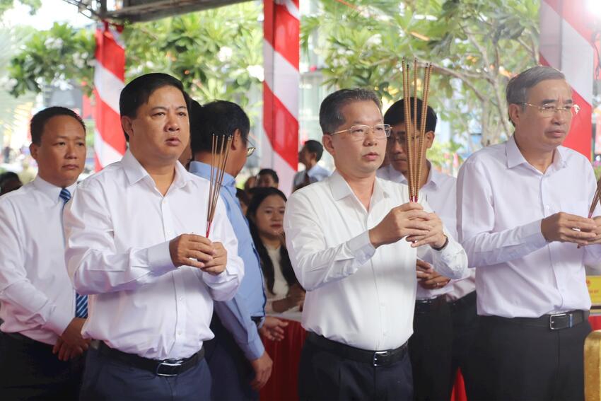 Tri ân các anh hùng nghĩa sĩ tại Nghĩa trủng Phước Ninh